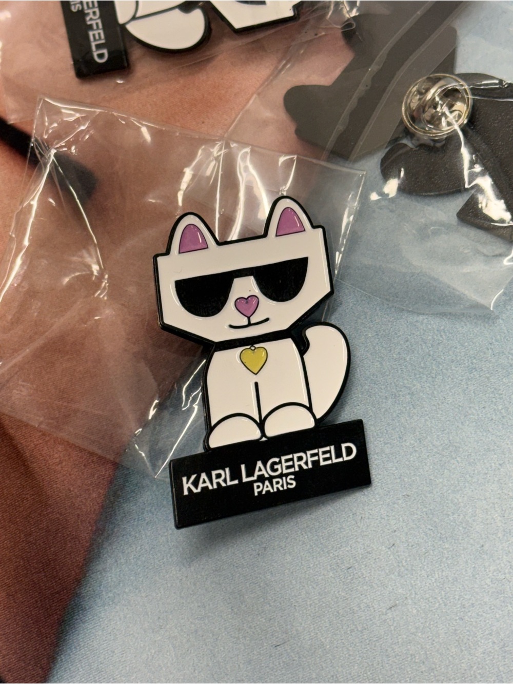 (new+package) Karl Lagerfeld Paris White Cat Enamel Pin - Pink & Yellow Accents